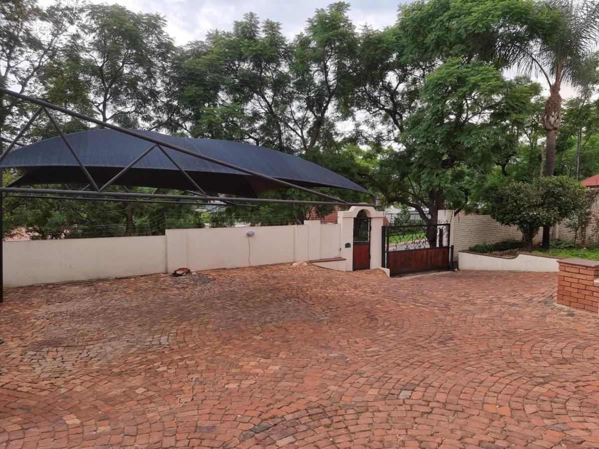 400 On Delphinus Pretoria