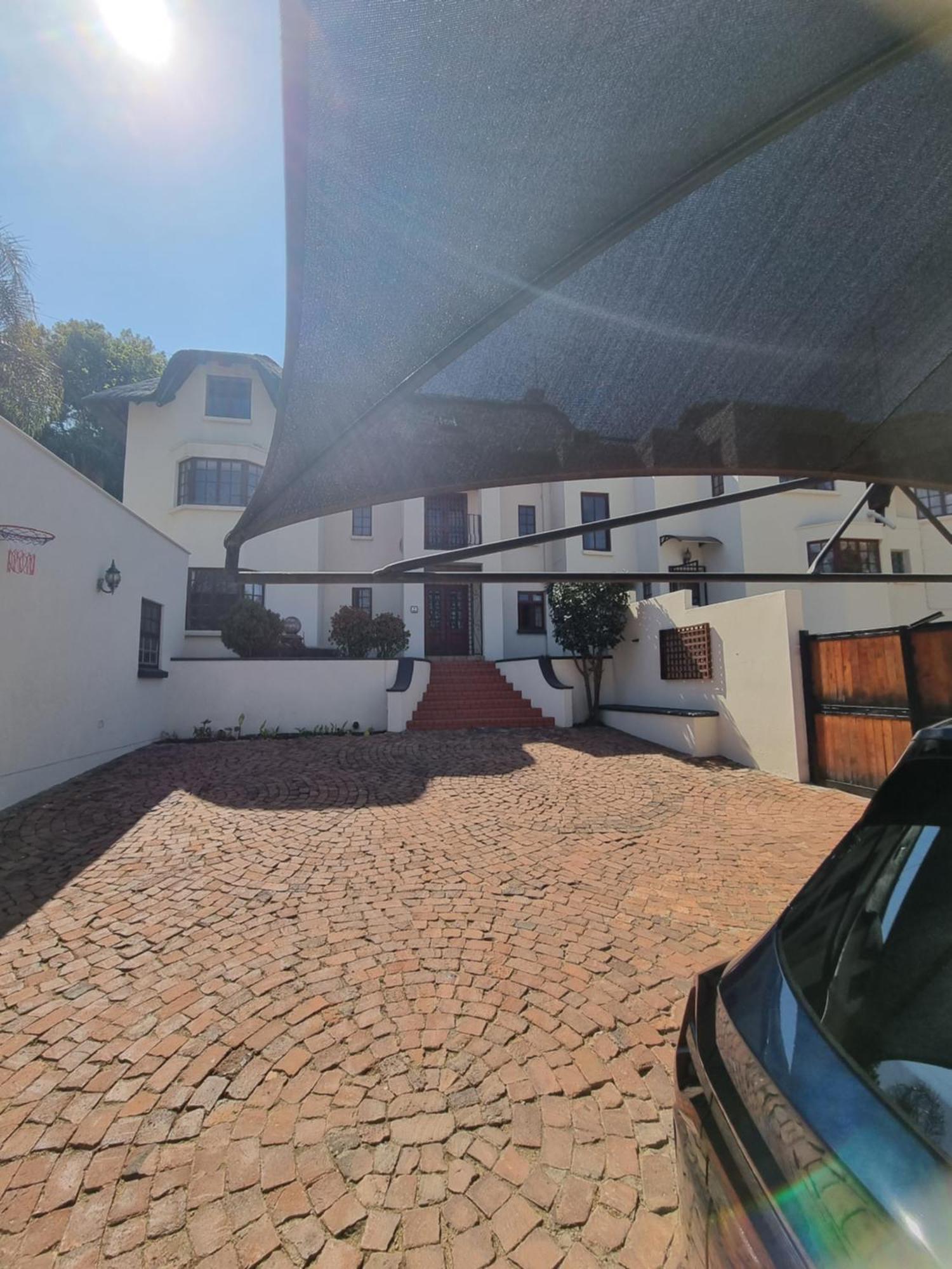 400 On Delphinus * Pretoria